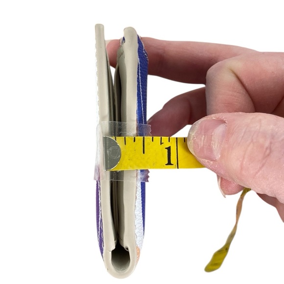 Kate Spade EUC Rainbow Hearts Printed Small Slim Bifold Wallet - Picture 16 of 16